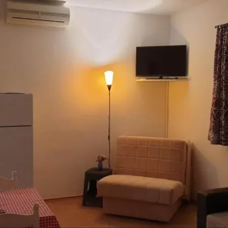 Gogi - Two Bedroom A4 Апартаменти